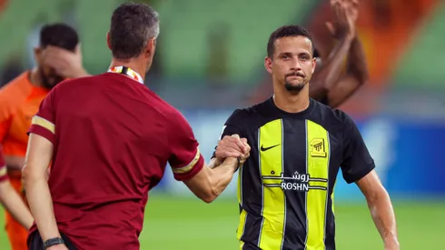 Luiz Felipe saindo de campo em partida da AFC Champions League. Jogador vai para o Marseille. Foto: Yasser Bakhsh/Getty Images)
