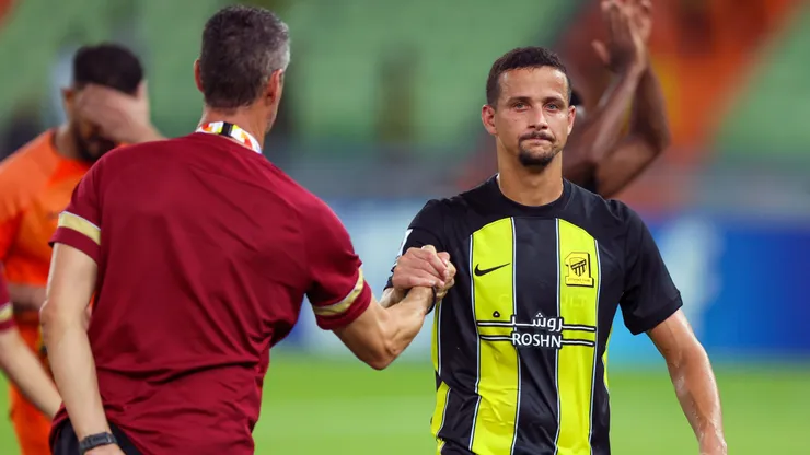 Luiz Felipe saindo de campo em partida da AFC Champions League. Jogador vai para o Marseille. Foto: Yasser Bakhsh/Getty Images)
