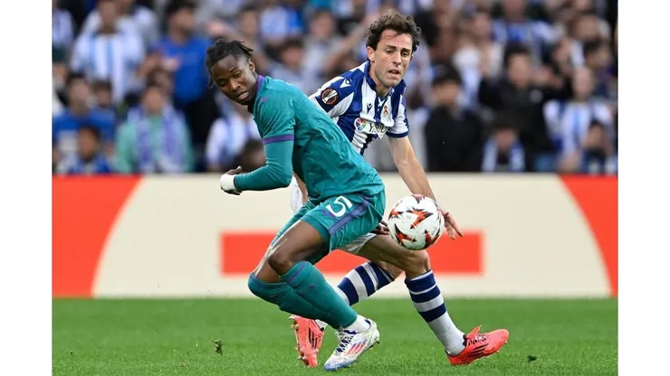 Após superar desafios no Barcelona, Moussa N’Diaye tem impressionado com sua evolução, chamando a atenção de clubes como o Nottingham Forest, que negocia sua contratação. (Foto: Divulgação)