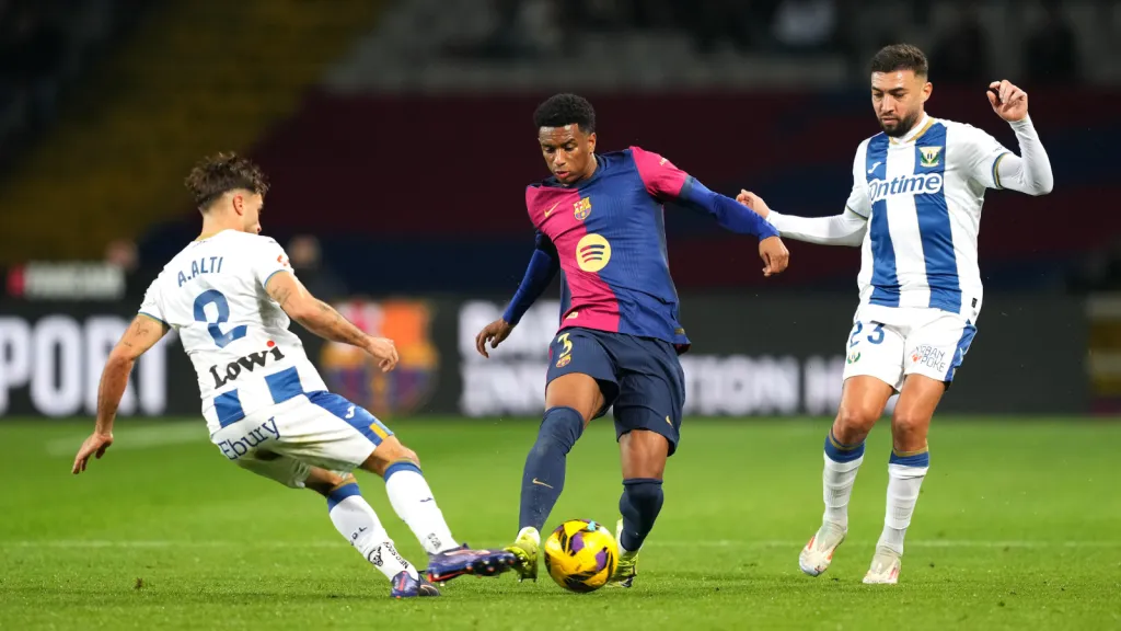 Alejandro Balde em partida do Barcelona contra o Leganes (Photo by Alex Caparros/Getty Images)