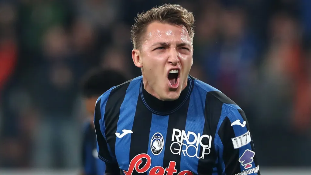 Mateo Retegui comemorando durante partida pela Atalanta (Photo by Marco Luzzani/Getty Images)