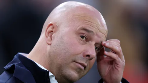 Arne Slot recebe críticas por tato com os jogadores. Foto: Alex Livesey/Getty Images