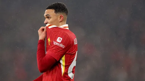 Alexander-Arnold é peça fundamental no elenco do Liverpool (Photo by Carl Recine/Getty Images)