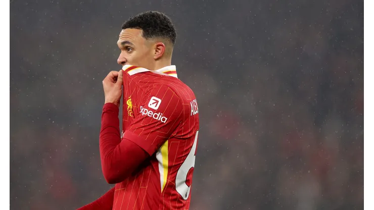 Alexander-Arnold é peça fundamental no elenco do Liverpool (Photo by Carl Recine/Getty Images)