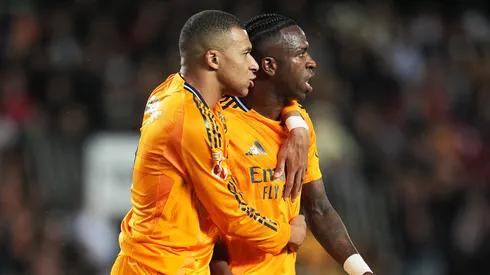 Kylian Mbappé junto com Vinicius Júnior pelo Real Madrid