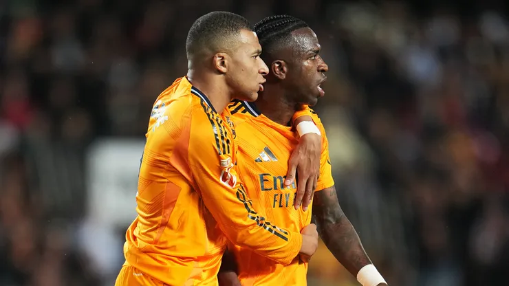 Kylian Mbappé junto com Vinicius Júnior pelo Real Madrid