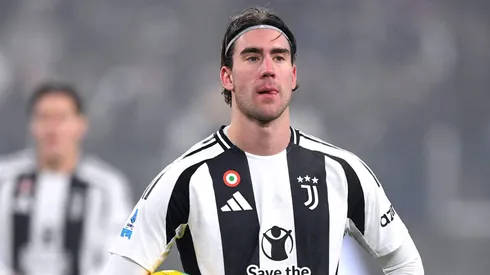 Juventus e Atlético de Madrid avançam em tratativas que podem envolver o retorno de Nahuel Molina ao futebol italiano e uma possível saída de Dusan Vlahovic de Turim. Foto: Valerio Pennicino/Getty Images