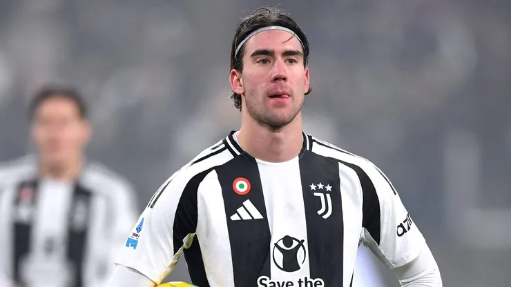 Juventus e Atlético de Madrid avançam em tratativas que podem envolver o retorno de Nahuel Molina ao futebol italiano e uma possível saída de Dusan Vlahovic de Turim. Foto: Valerio Pennicino/Getty Images