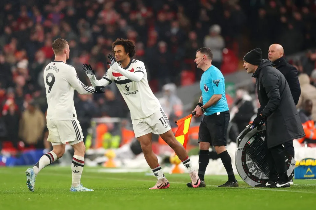 Zirkzee vs Liverpool. (Photo by Carl Recine/Getty Images)