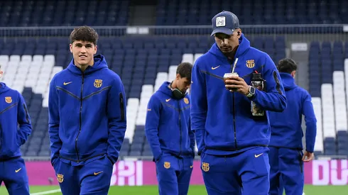 Pau Cubarsi e Ronald Araujo antes de jogo