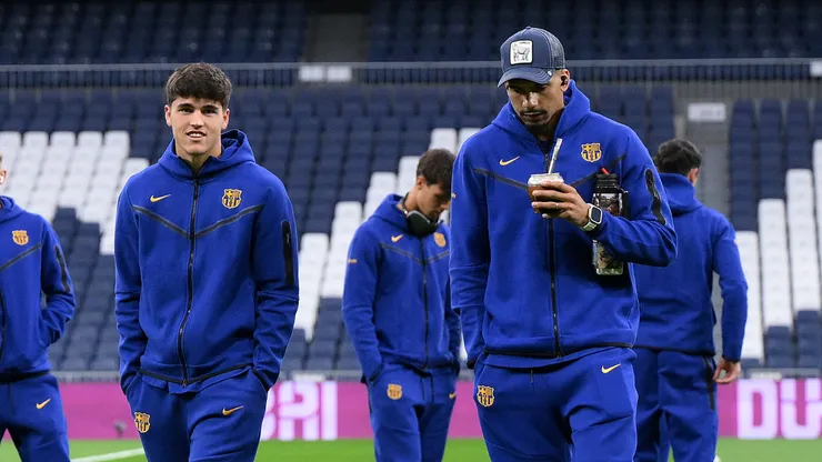 Pau Cubarsi e Ronald Araujo antes de jogo