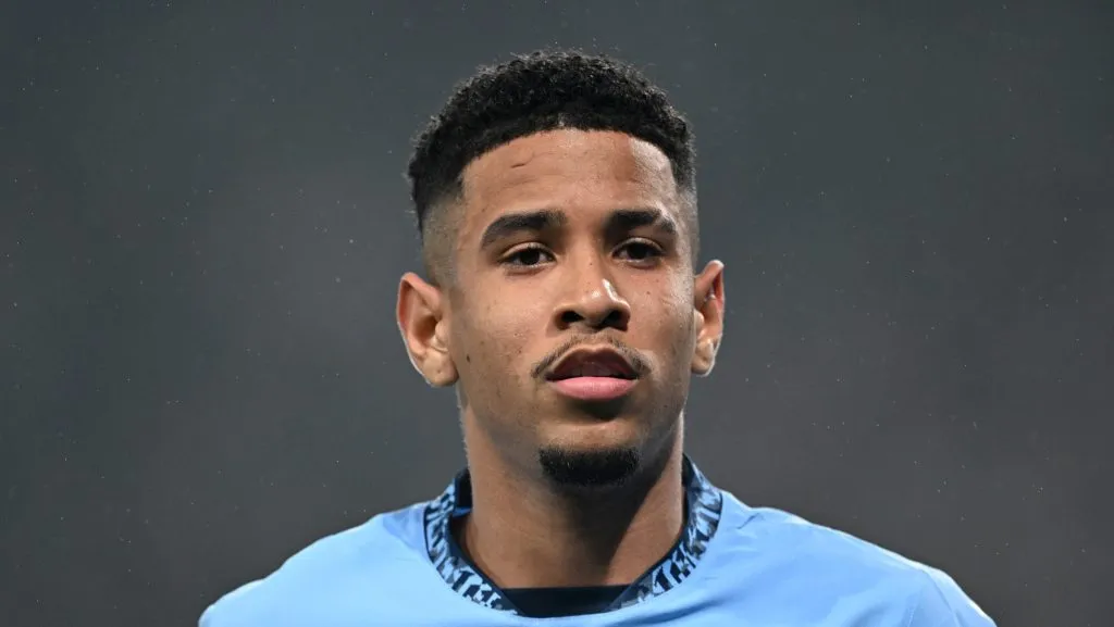 Savinho em ação pelo Manchester City.