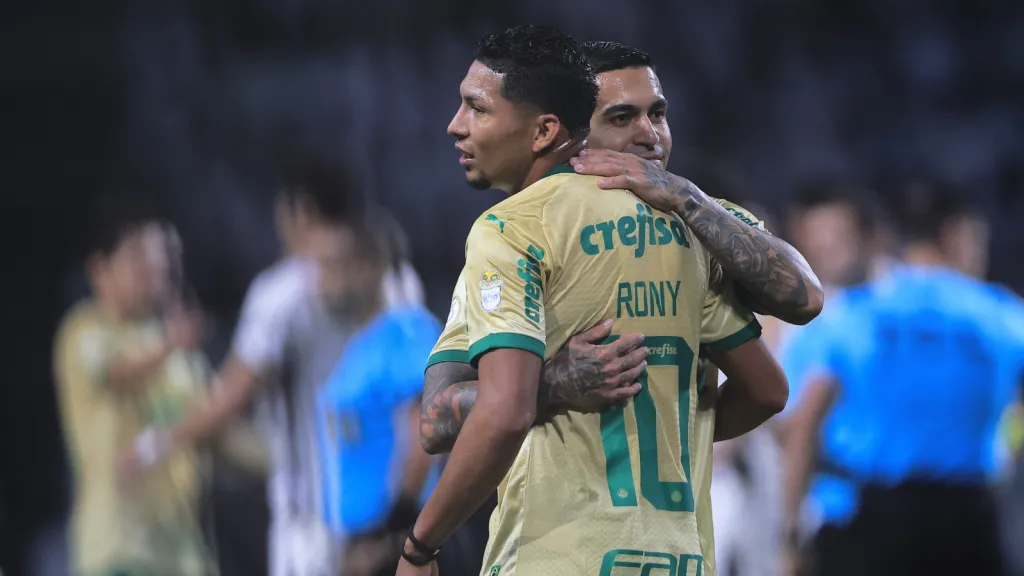 Dudu e Rony jogadores do Palmeiras durante partida contra o Criciúma (foto: Ettore Chiereguini/AGIF)