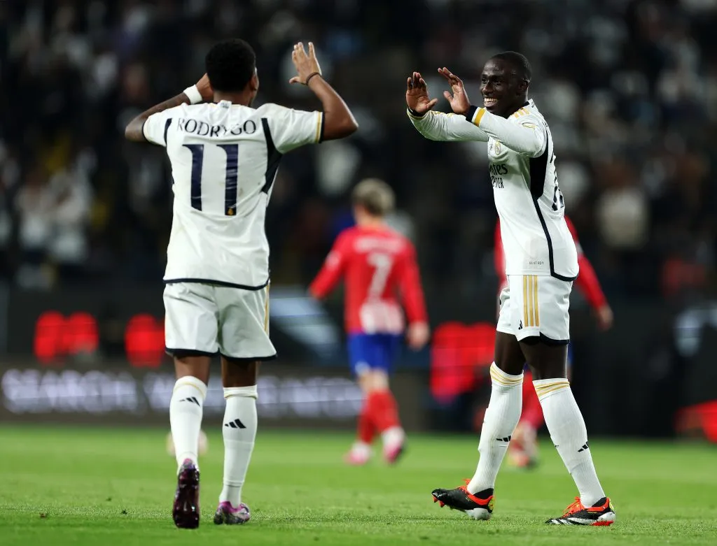 Rodrygo e Mendy pelo Real Madrid. (Photo by Yasser Bakhsh/Getty Images)