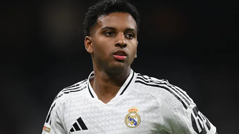 Chelsea e Real Madrid avaliam uma possível troca entre Rodrygo e Enzo Fernández, mas fontes contraditórias levantam dúvidas sobre o desfecho da negociação. (Photo by Denis Doyle/Getty Images)