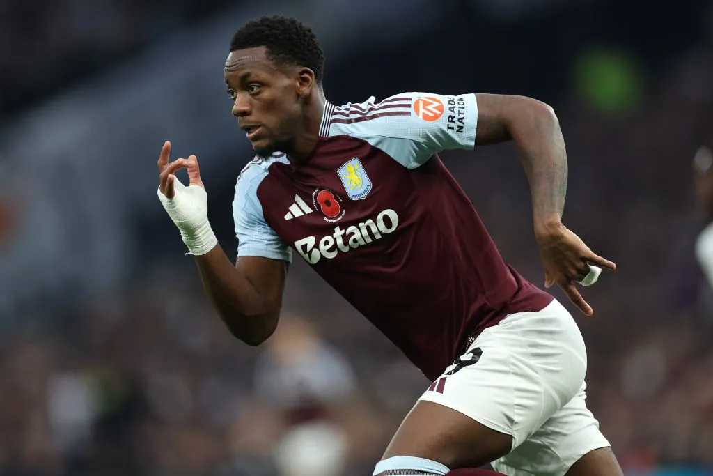 Jhon Durán, atacante do Aston Villa. Deco, diretor do Barcelona, teve reunião com representantes do jogador  (Photo by Michael Steele/Getty Images)