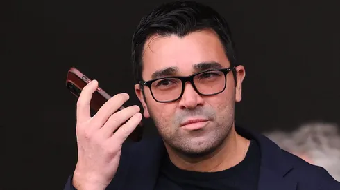 Hansi Flick tem sido o responsável por uma transformação significativa no FC Barcelona, levando o time a novas conquistas e demonstrando grande impacto tanto no desempenho esportivo quanto na relação com o clube. (Photo by David Ramos/Getty Images)