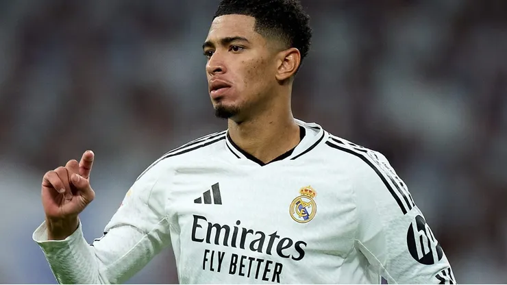 Jude Bellingham, astro do Real Madrid, chamou a atenção ao superar Ronaldinho em número de assistências na Liga dos Campeões, destacando-se como peça-chave do time.
