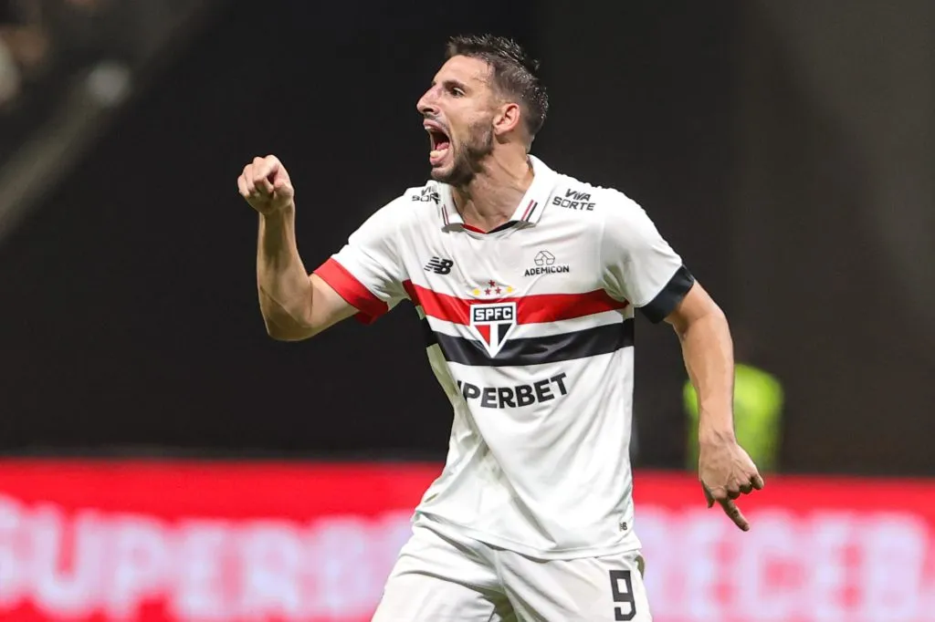 Calleri pelo São Paulo. Foto: Gilson Lobo/AGIF
