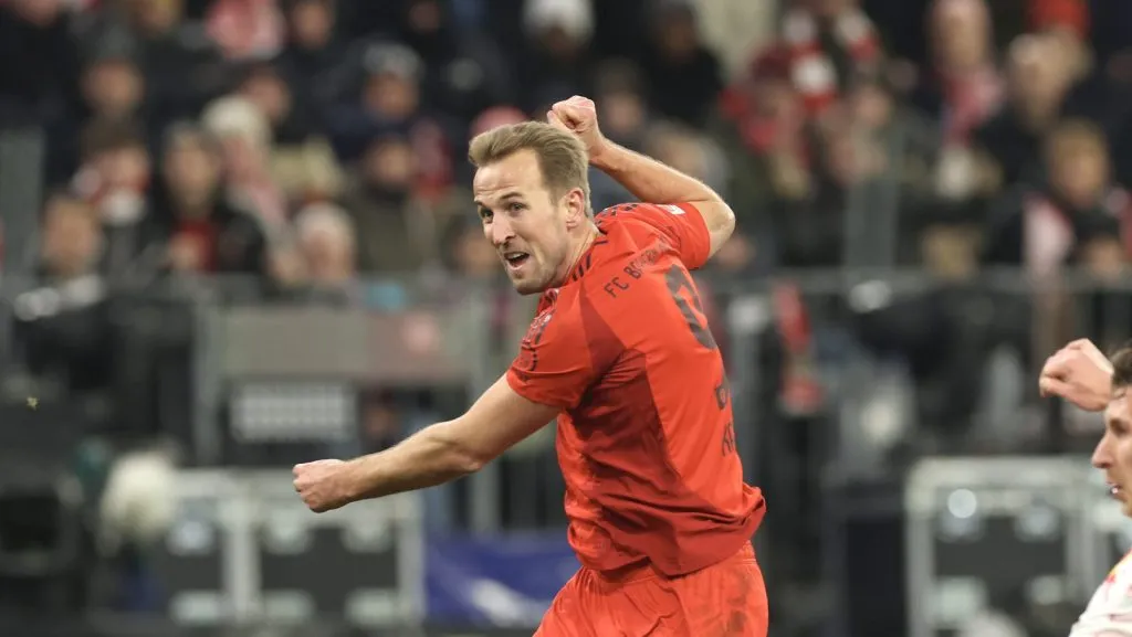 Harry Kane concluindo uma jogada pelo Bayern (Alexander Hassenstein/Getty Images)