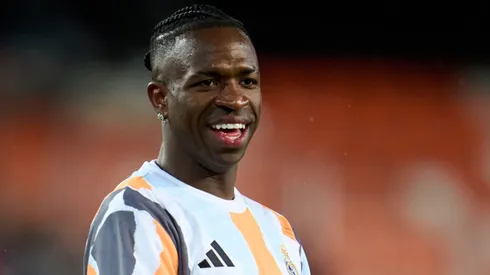 Real Madrid teme pela saída de Vini Jr após sondagens de grande potência. (Photo by Aitor Alcalde/Getty Images)