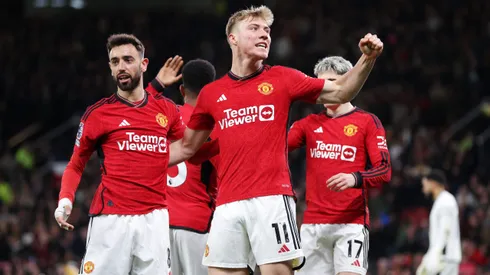 Hojlund e Bruno Fernandes comemorando gol contra o Sheffield United. United planeja ouvir propostas por seus jogadodes. Foto: Alex Livesey