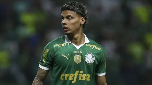 O volante colombiano Richard Ríos, destaque do Palmeiras, chamou a atenção do Al Qadisiyah, clube saudita que investe pesado no mercado de transferências. (Foto: Ricardo Moreira/Getty Images)