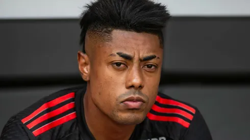 Bruno Henrique aceita assinar com rival do Flamengo, mas pede salário de R$ 2,3 milhões.