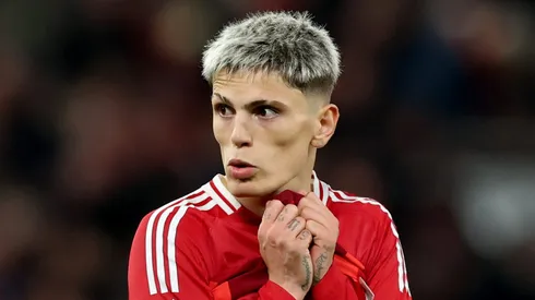 Enquanto Chelsea e Atlético de Madrid também monitoram a situação, as negociações se intensificam, com a mudança na gestão técnica da Juventus complicando os rumos dessa possível transferência. (Foto: Carl Recine/Getty Images)