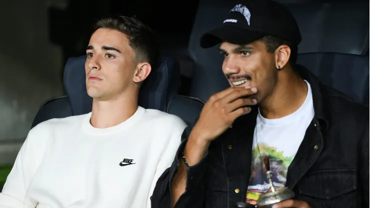 Arsenal se interessa por Ronald Araújo. (Photo by David Ramos/Getty Images)