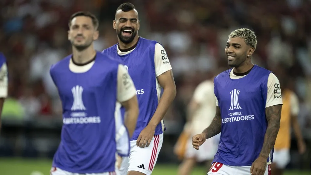 Fabricio Bruno ao lado de Gabigol. Foto: Jorge Rodrigues/AGIF