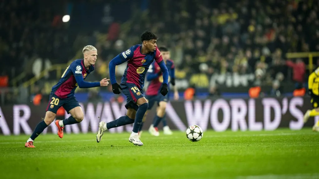 Lamine Yamal em campo pelo Barcelona. Fabio Deinert/Getty Images for Qatar Airways