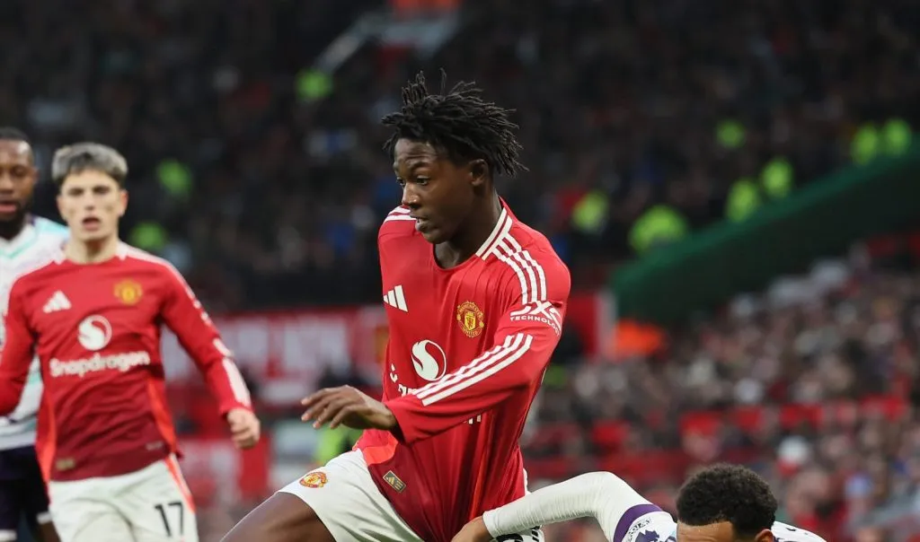 Mainoo em campo pelo Manchester United (Matt McNulty/Getty Images)