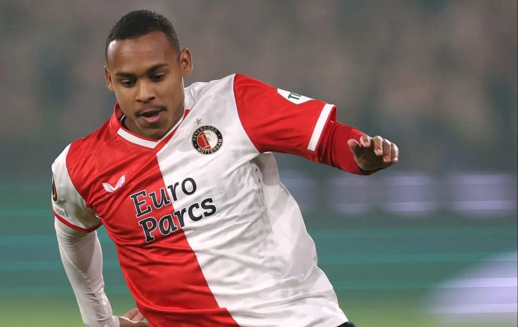 Igor Paixão é alvo do Liverpool e destaque do Feyenoord