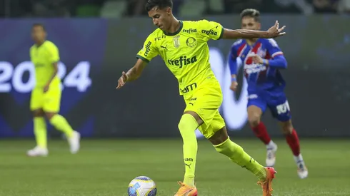 Vitor Reis acerta com o City (Photo by Ricardo Moreira/Getty Images)