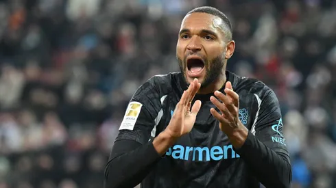 Jonathan Tah durante partida do Bayer Leverkusen