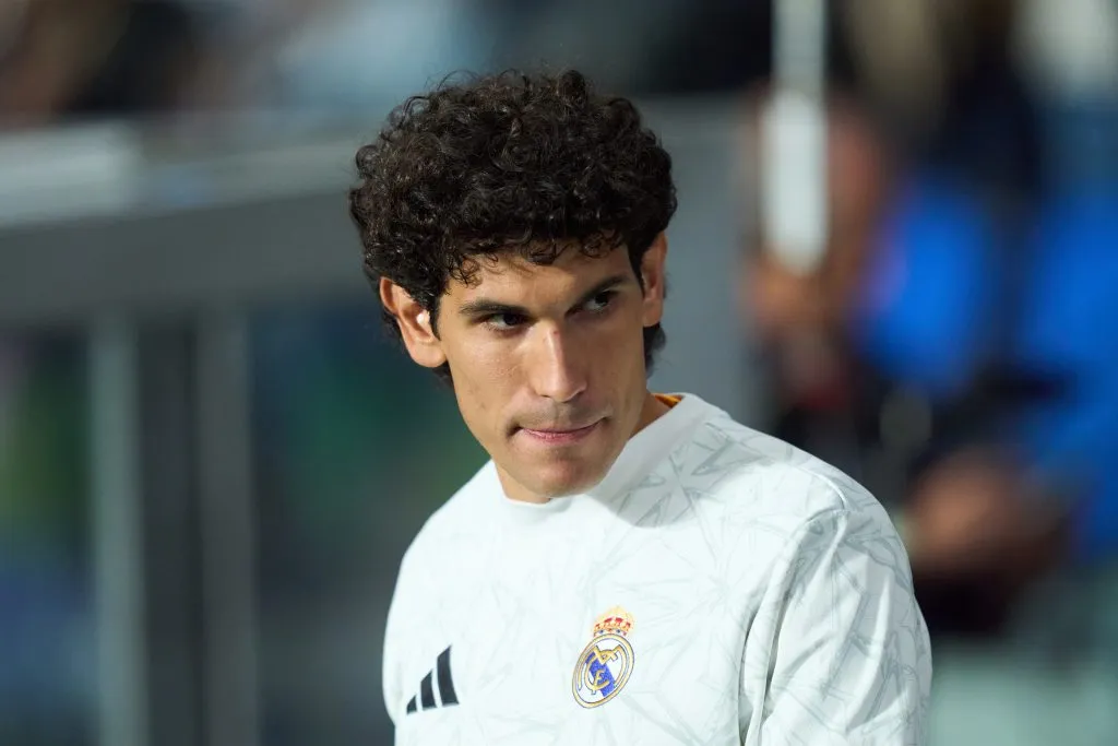 Jesús Vallejo sofre lesão muscular. Foto: Juan Manuel Serrano Arce/Getty Images