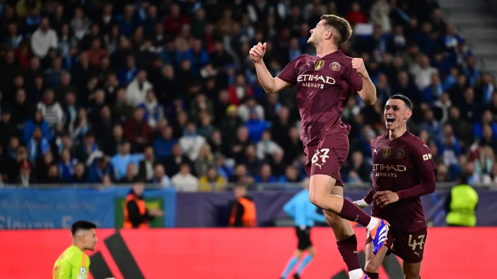 James McAtee comemorando gol pelo Manchester City (Photo by Christian Bruna/Getty Images)