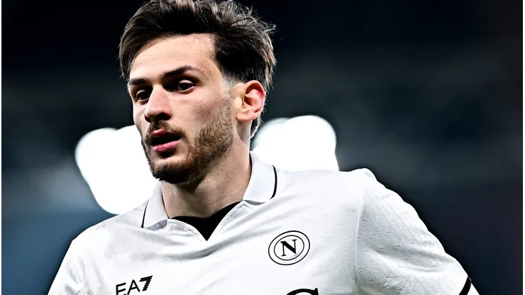 Khvicha Kvaratskhelia Ă© alvo do PSG, que busca um acordo e oferece jogador do elenco (Photo by Simone Arveda/Getty Images)