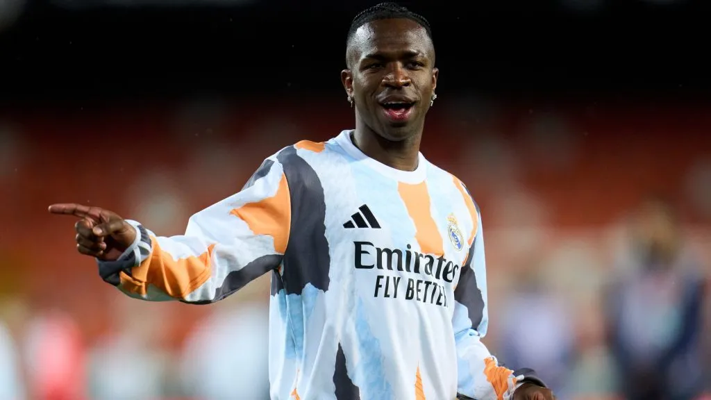 Vini Jr no aquecimento. Foto: Aitor Alcalde/Getty Images