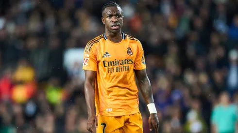 Vini Jr em campo contra o Valencia. Jogador tem interesse da Arábia. Foto: Aitor Alcalde