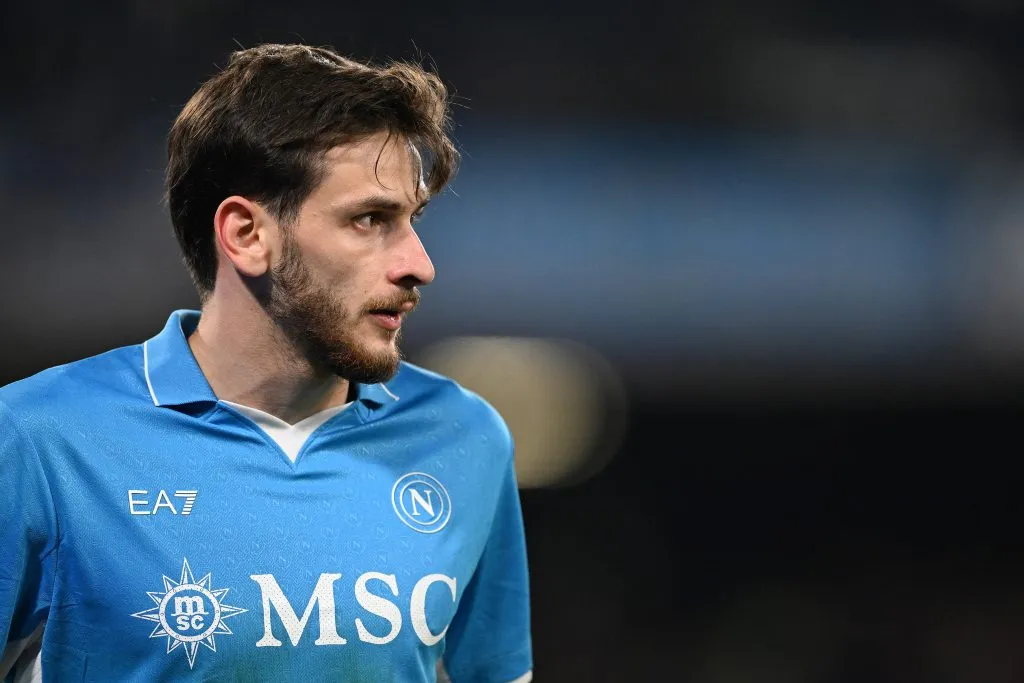 &nbsp;Khvicha Kvaratskhelia, do Napoli, entrou na mira do Liverpool. (Photo by Francesco Pecoraro/Getty Images)