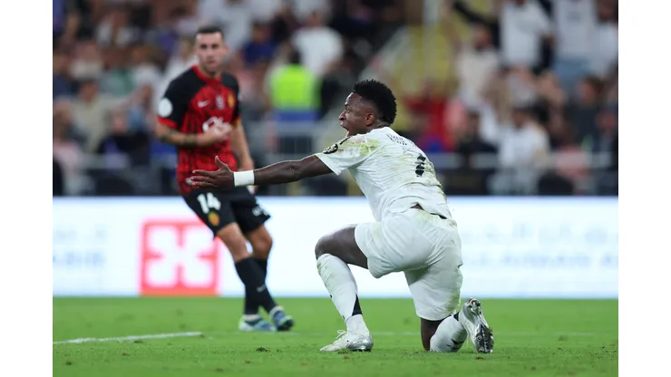 Vini Jr. em campo pelo Real Madrid (Photo by Yasser Bakhsh/Getty Images)