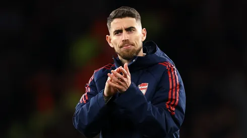 Em meio à expectativa da torcida, o Flamengo intensifica suas investidas no mercado da bola. Com foco no Super Mundial de Clubes, o nome de Jorginho, do Arsenal, ganha força como possível reforço. Foto: Alex Pantling/Getty Images