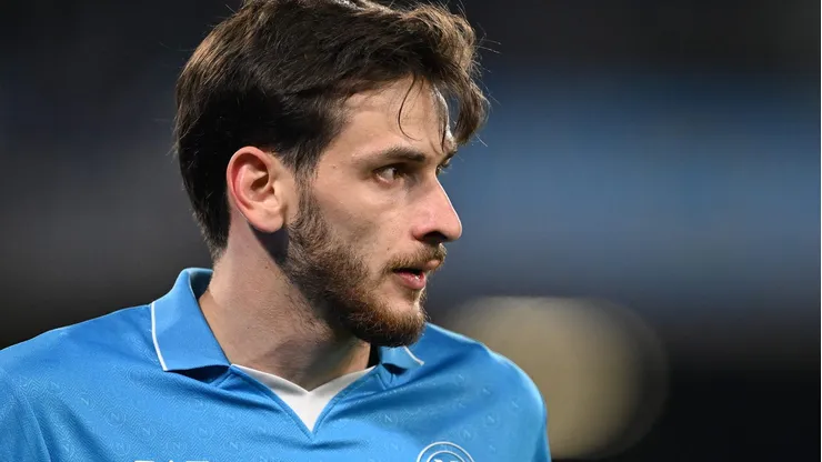 Napoli aceita vender Kvaratskhelia ao PSG, mas impõe uma condição (Photo by Francesco Pecoraro/Getty Images)