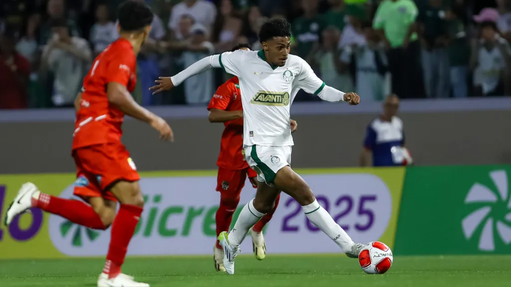 Luighi jogador do Palmeiras durante partida contra o Santa Cruz-AC (foto: Marco Miatelo/AGIF)