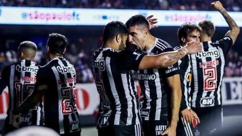 Battaglia e Hulk comemorando gol contra o São Paulo na Copa do Brasil. Argentino está de saída do clube. Foto: Marco Miatelo
