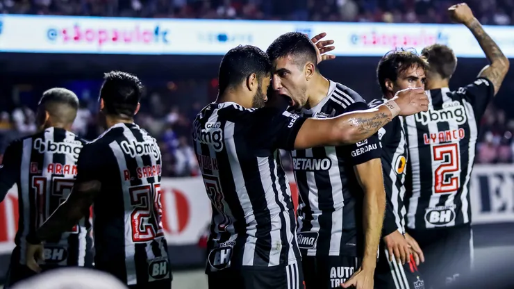 Battaglia e Hulk comemorando gol contra o São Paulo na Copa do Brasil. Argentino está de saída do clube. Foto: Marco Miatelo