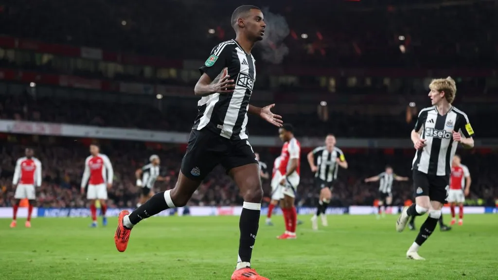 Isak comemorando gol. Foto: Alex Pantling/Getty Images