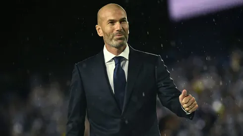 Ex-Real Madrid, Zidane chega a acordo com Seleção campeã mundial e voltará aos trabalhos. (Photo by Loic Venance – Pool/Getty Images)
